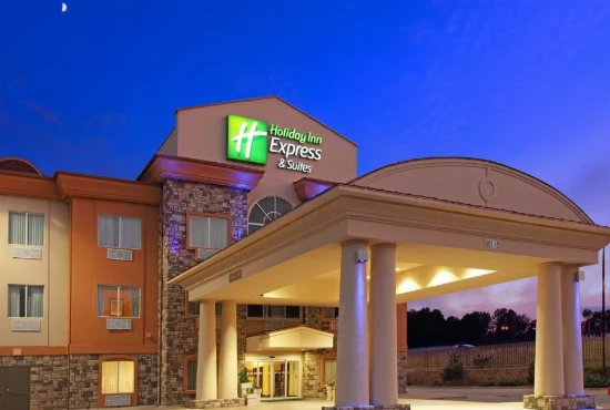Discover Comfort and Convenience at Holiday Inn Express & Suites Marshall