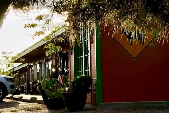 Unwind with Your Horses at Rio Grande Motel in Williamsburg