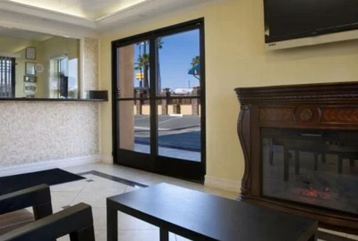 Your Oasis by the Interstate: Orange Show Inn